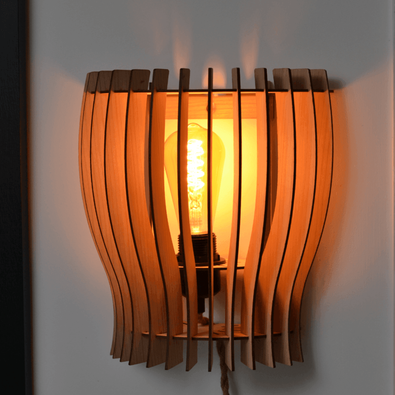 Ondéa Baladeuse/applique en bois - Luminaire design - ILLUMIAA