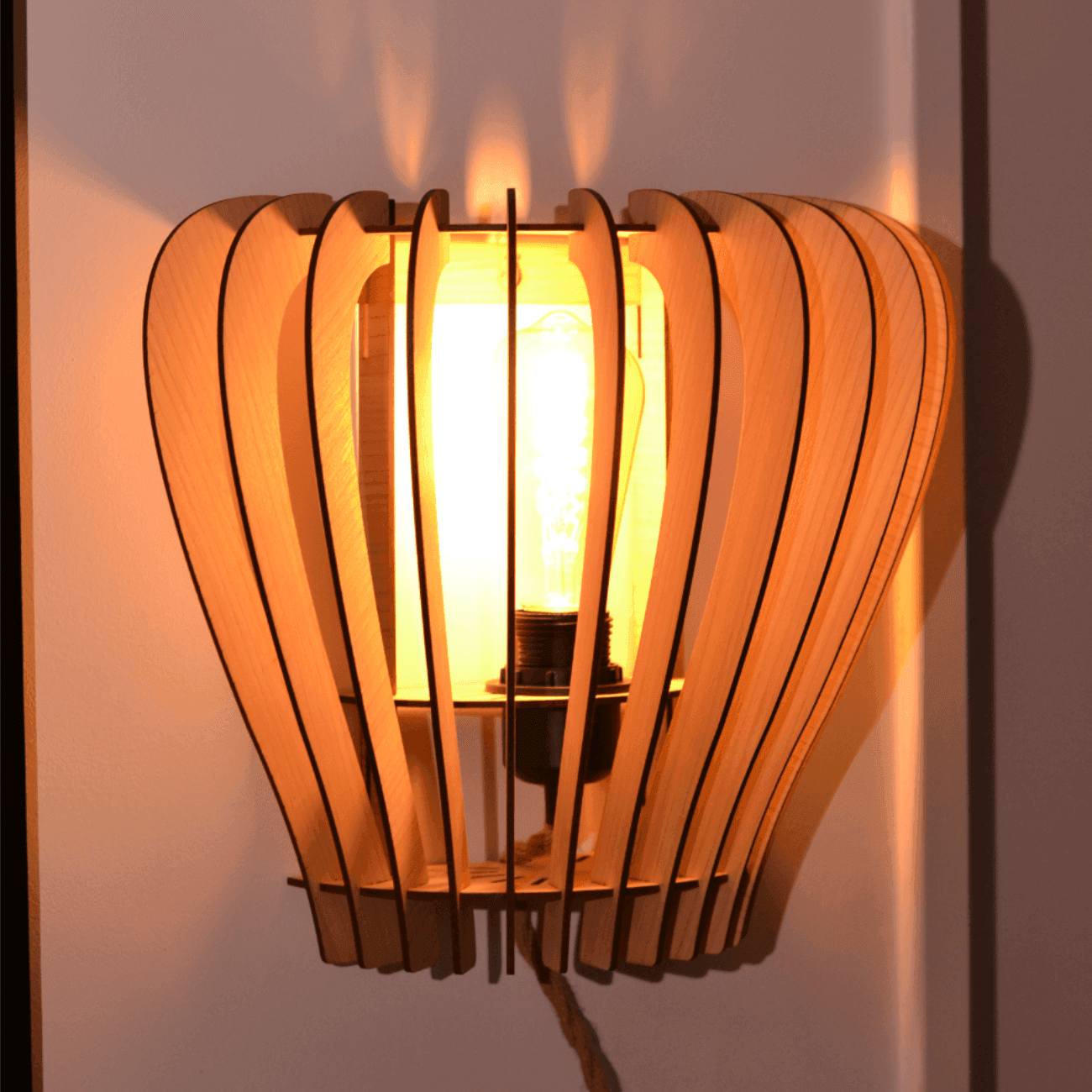 Flamma Baladeuse/applique en bois - Luminaire design - ILLUMIAA
