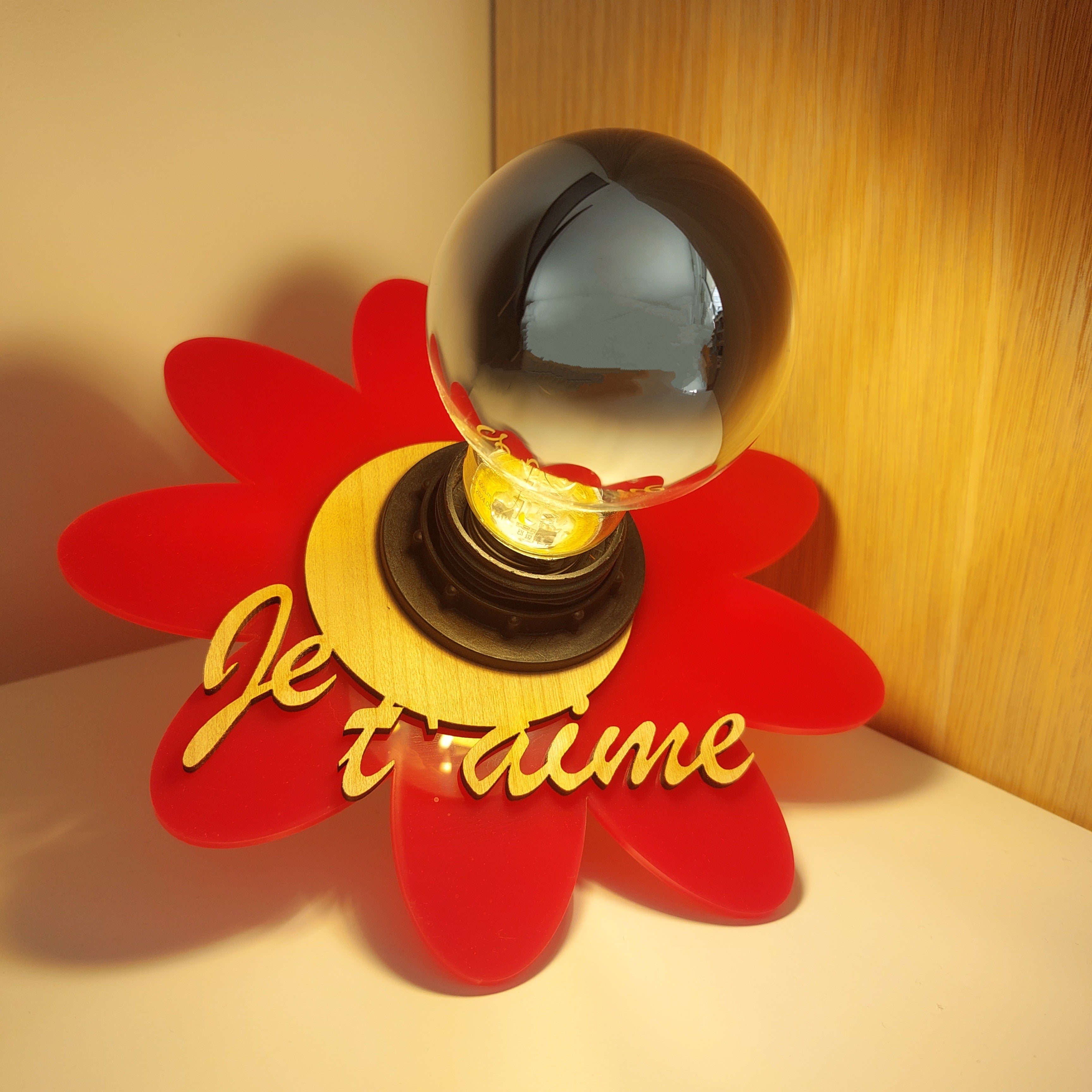 Lampe à poser Fleur "JE T'AIME" en bois/plexi - Luminaire - Fête des mères
