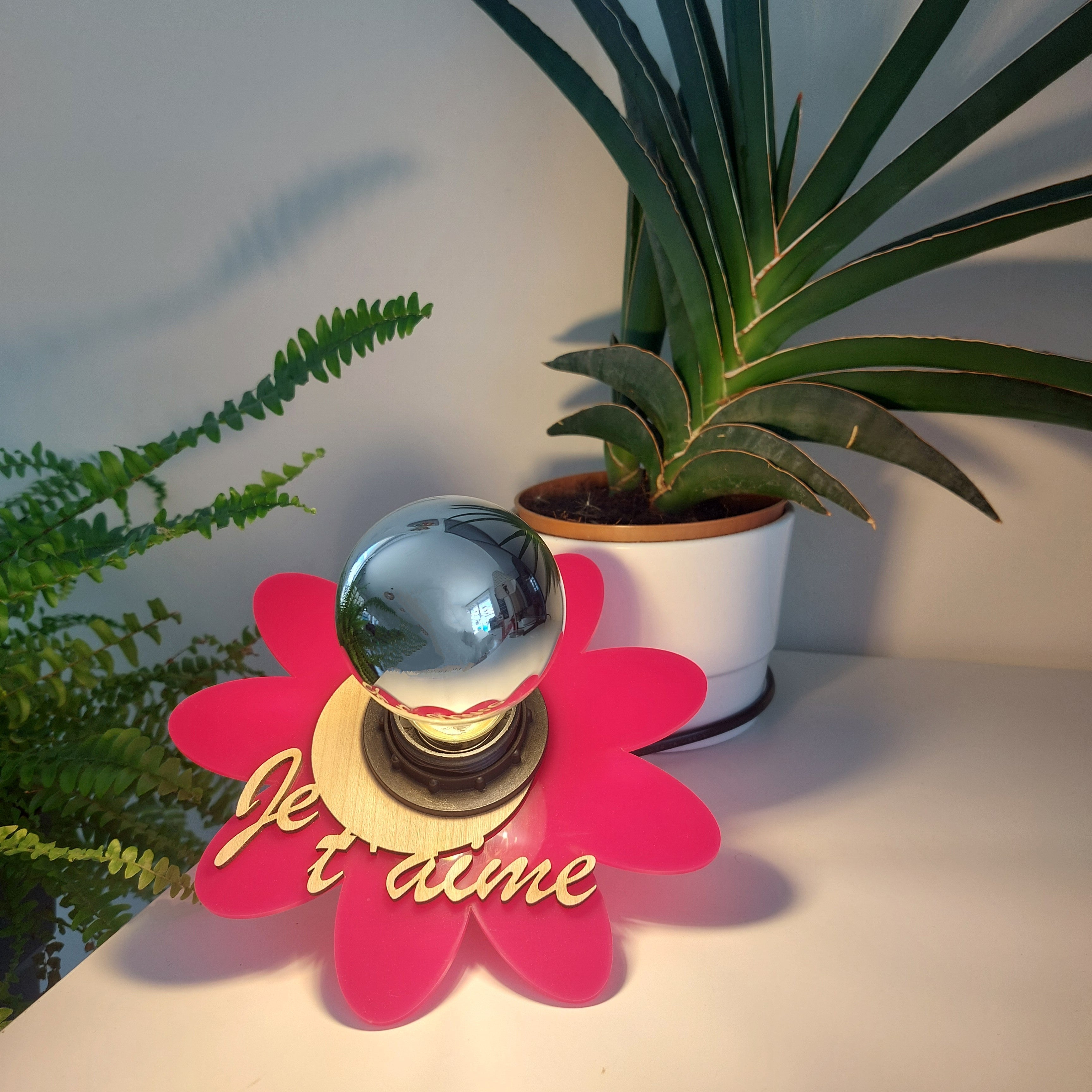 Lampe à poser Fleur "JE T'AIME" en bois/plexi - Luminaire - Fête des mères